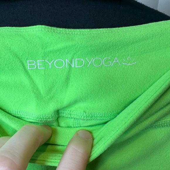Beyond Yoga Neon Green Capri Yoga Pants Lounge Pants - Picture 3 of 4